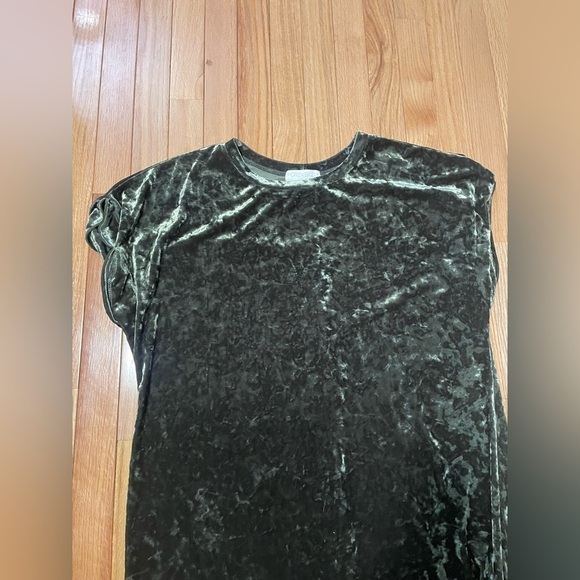 Forever 21 Green Velvet Dress Size 1X - Picture 3 of 8